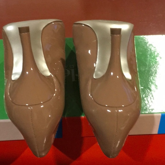 Charles David Kitten Heel Pump - Picture 3 of 8